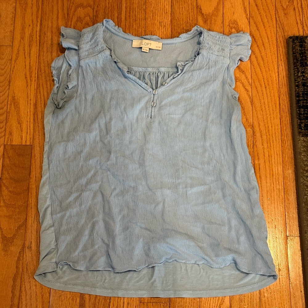 LOFT Women's Blue Top size medium vneck short sleeve